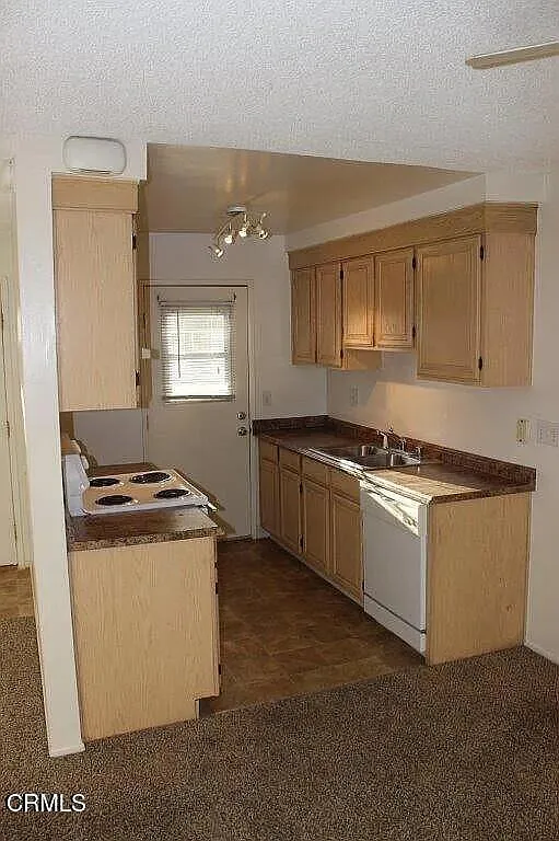 2 bed, 1.0 bath, 903 sqft, $2,500 — Photo 2