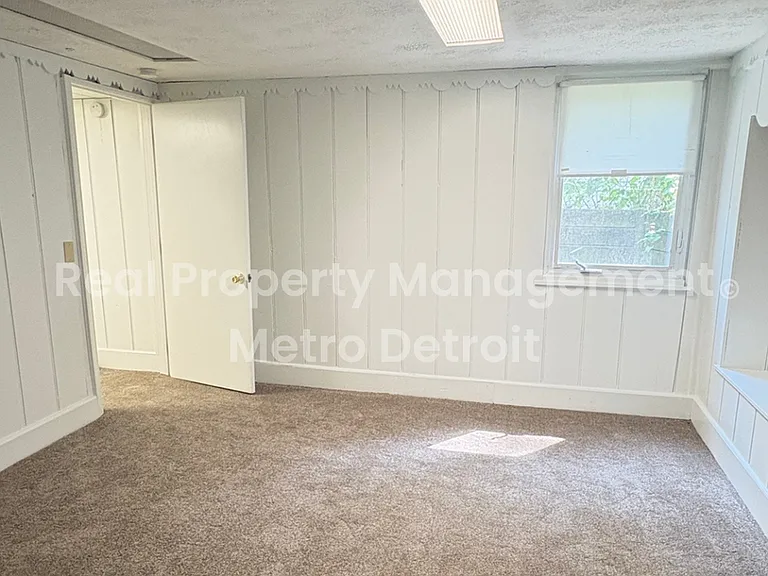 55 1/2 Kensington Blvd — Photo 12