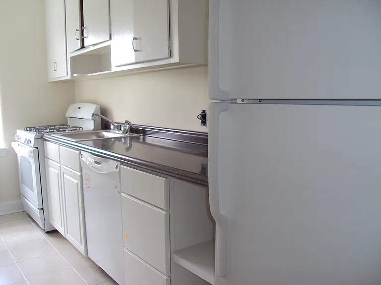 24 N Goodman St #3B — Photo 7