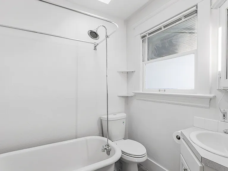 1425 SE Main St #3 — Photo 5