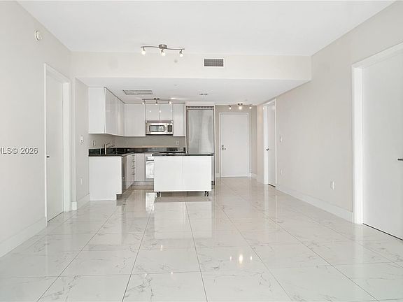5th image of 92 SW 3rd St APT 1803