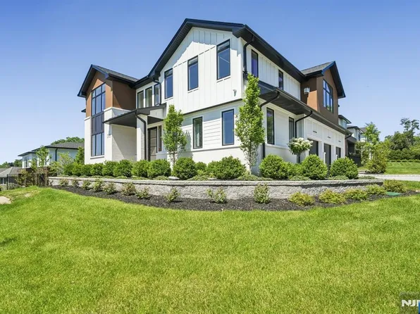 316 Bolz St, Englewood Cliffs, NJ 07632
