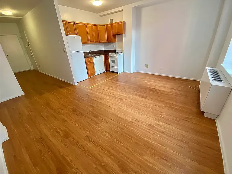121 E 12th St #5J — Photo 2