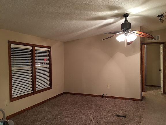 5th image of 144 Oaks Ct