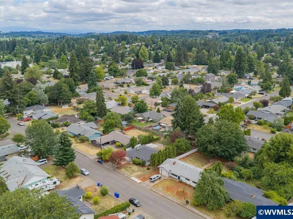 256 Gregory Ln SE
