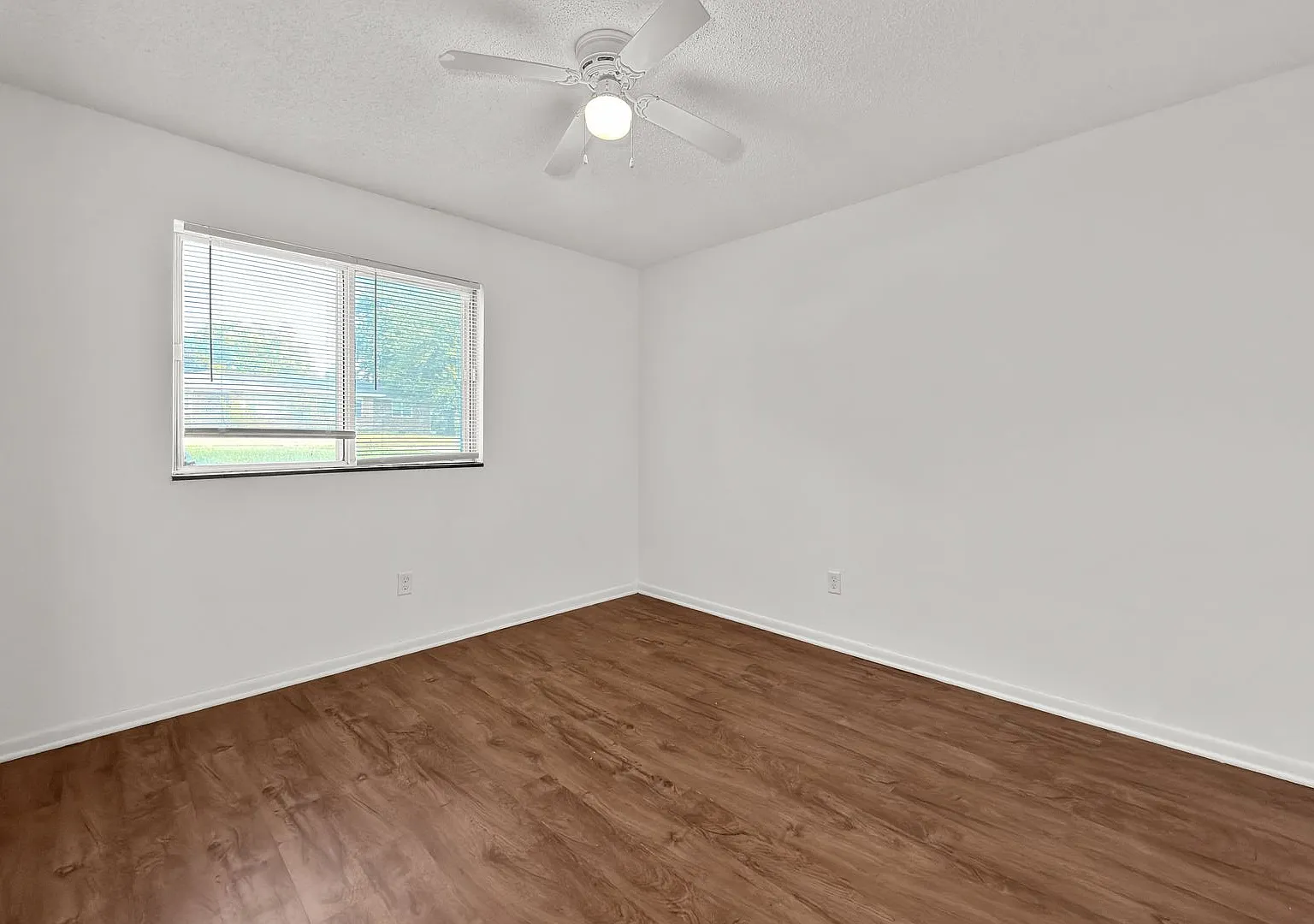1210 SE Belmont Drive — Photo 2