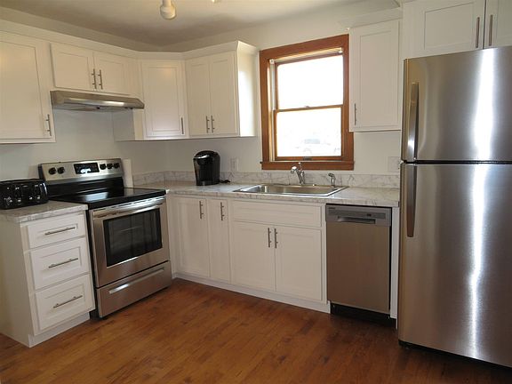 3rd image of 1115 E Douglas St