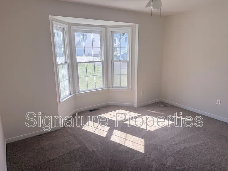 12521 Hillgate Ln — Photo 3