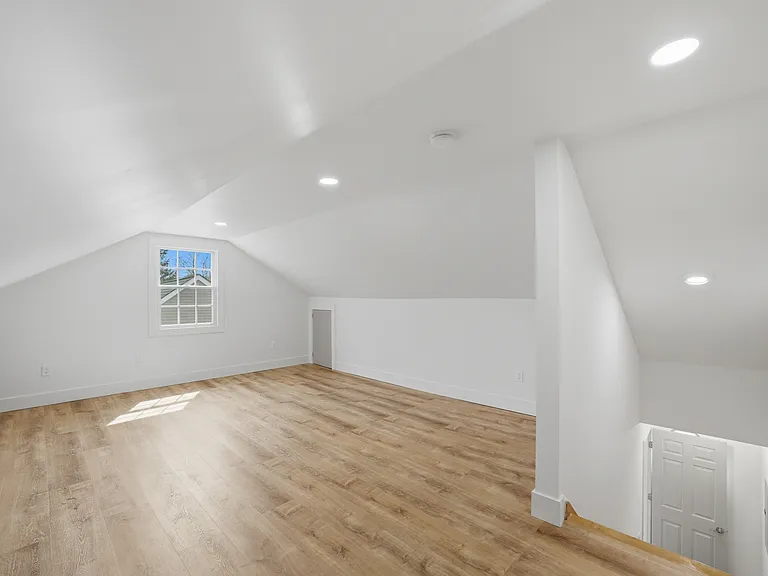 Bonus Room - perfect for home office, toy room or gym.