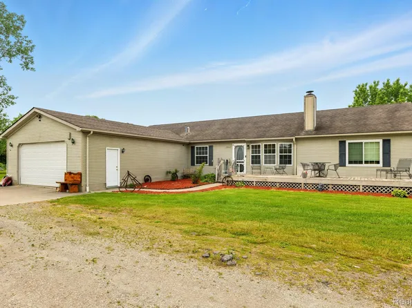 5915 Neuman Rd, Saint Clair, MI 48079