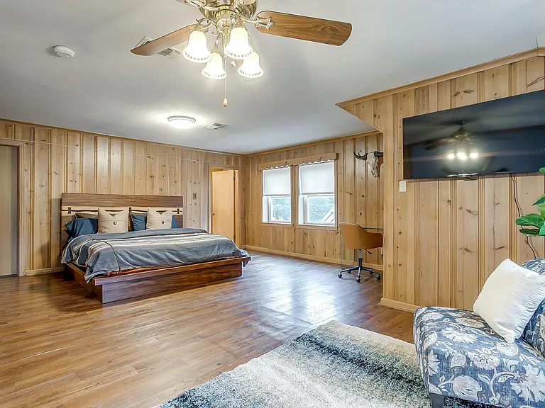 1505 N Riverside Dr — Photo 14