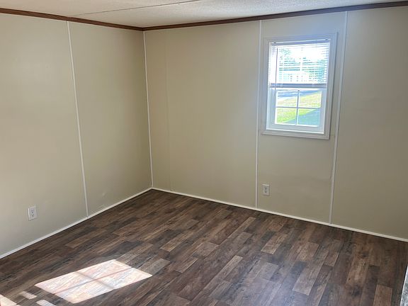 4th image of 15 Stedman Ln