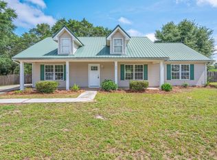 24 Violet Ln W, Defuniak Springs, FL 32433