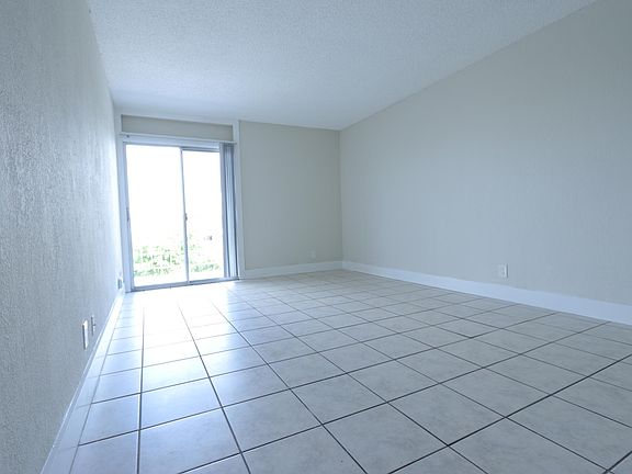 5th image of 801 NW 47th Ave APT 508