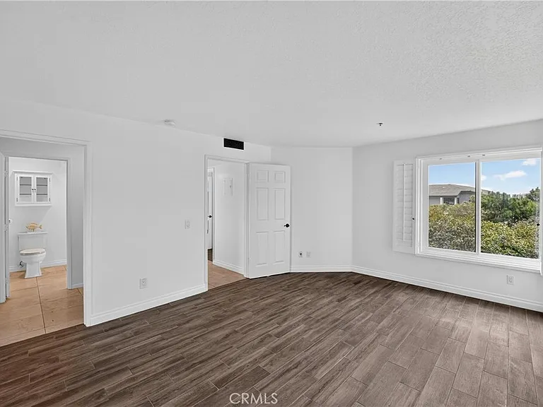 260 Cagney Ln — Photo 13
