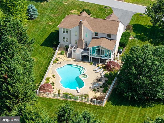 2nd image of 4915 Jalmia Rd