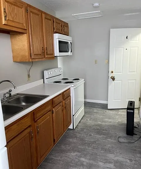 211 E North St #4D — Photo 5