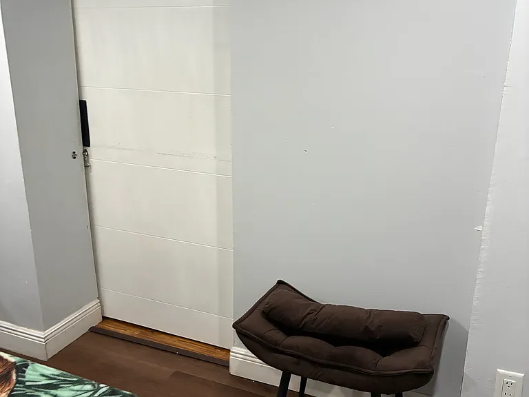 1008 E River Dr — Photo 2