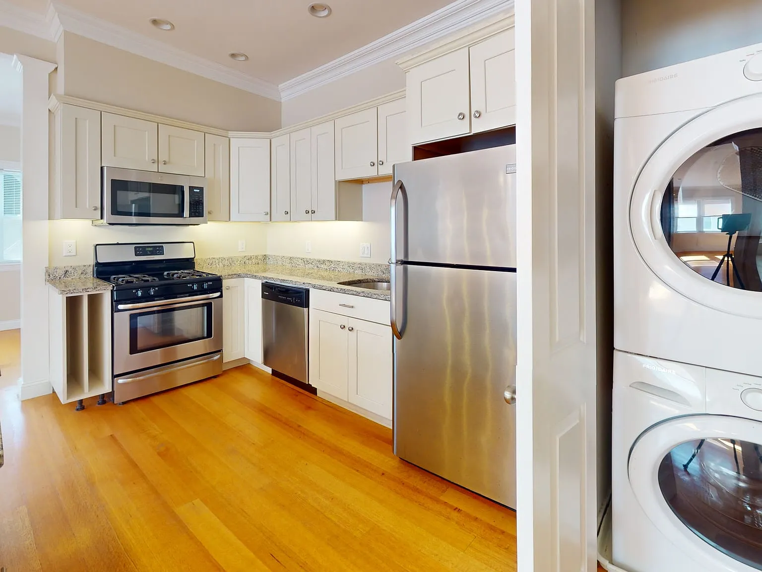 2 bed, 930 sqft, $3,495 — Photo 4