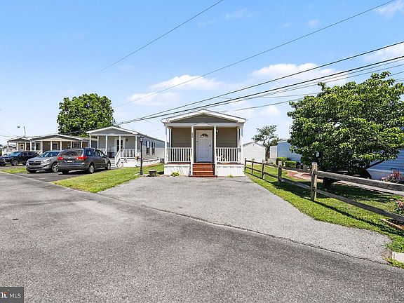 2nd image of 208 Tina Ln
