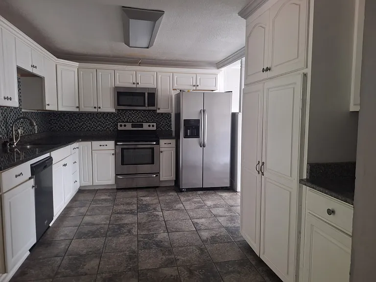 220 Ford Dr — Photo 4