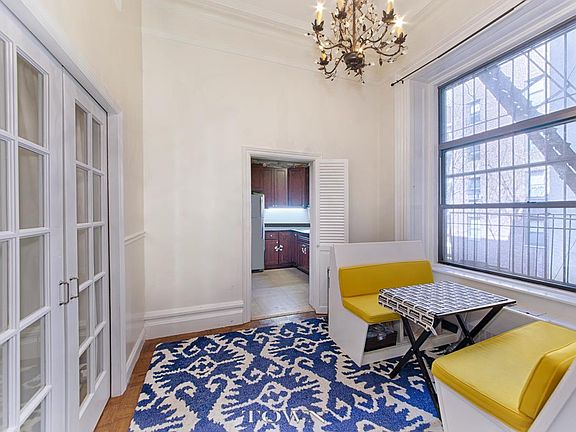 4th image of 27 E 37th St APT 2
