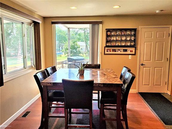 4th image of 1040 Cloverlawn Dr