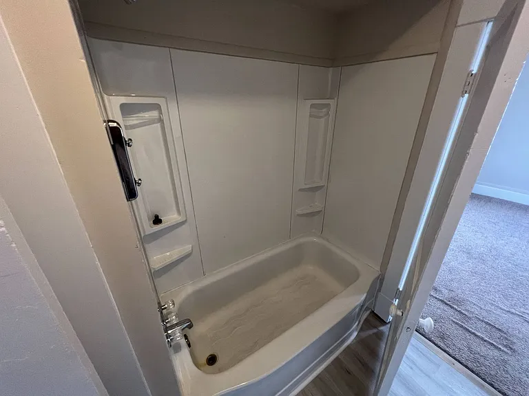 104 S Washington Ave — Photo 17