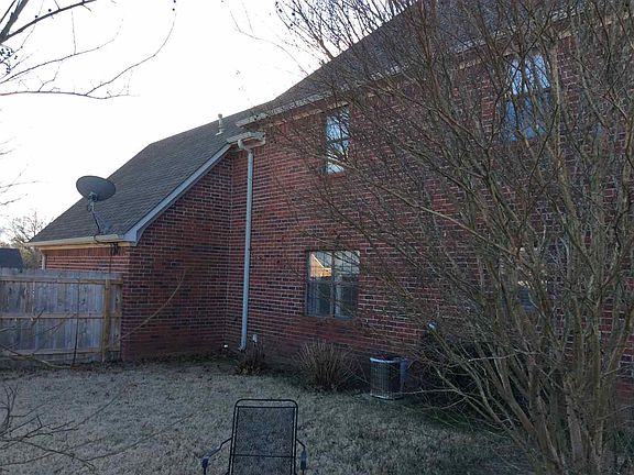 4th image of 50 Amy Leigh Dr W