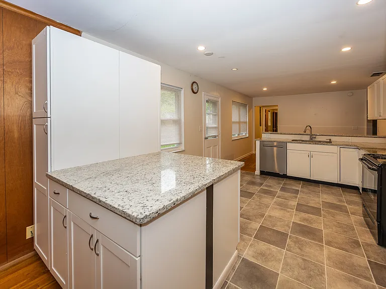 628 Ash Dr — Photo 7