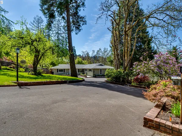 560 S 71st St, Springfield, OR 97478