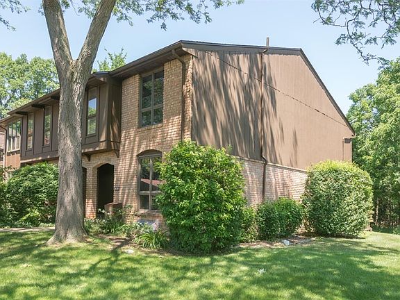 3rd image of 1038 Greenhills Dr