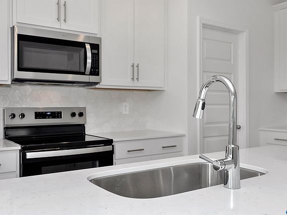 3rd image of 125 Gypsy Way