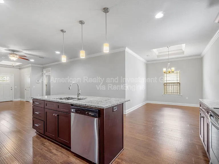 2140 Nina St — Photo 7