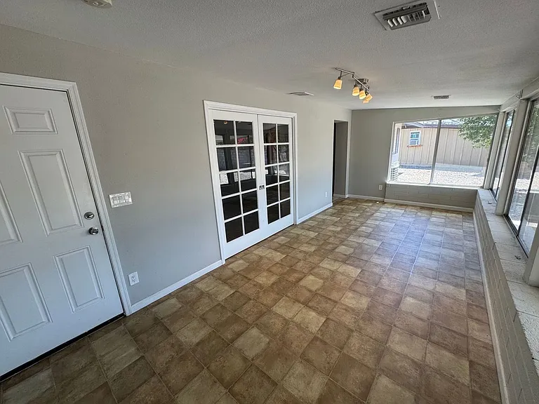 10819 W Connecticut Ave — Photo 10