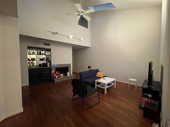 2nd image of 5223 Yoakum Blvd