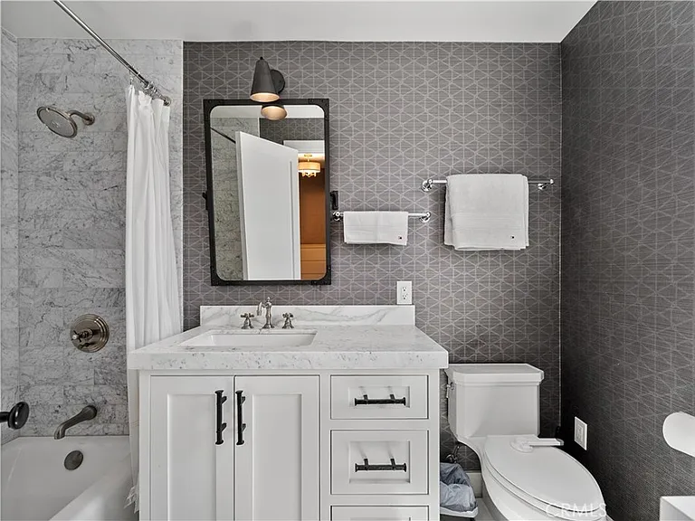 2037 E Ocean Blvd — Photo 24