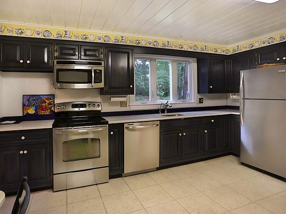3rd image of 12 Strawberry Hill Ln