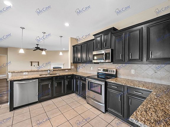 4th image of 2201 Liriope Ln