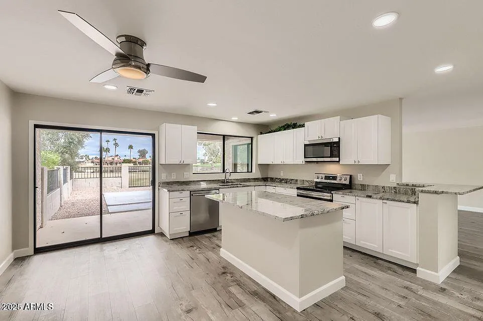 3 bed, 2.0 bath, 1649 sqft, $2,500 — Photo 4