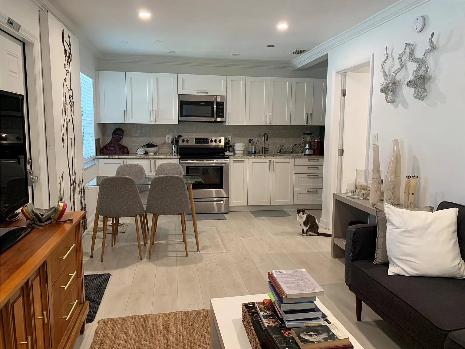 2 bed, 2.0 bath, 710 sqft, $2,600 — Photo 3