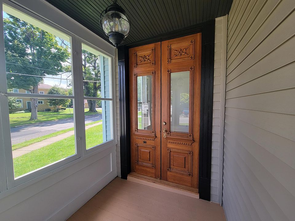 1st image of 5521 Broadway St #1