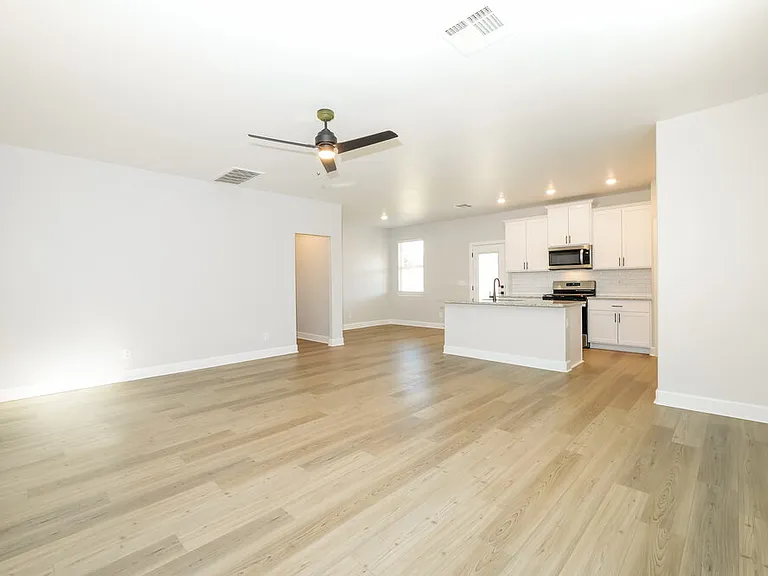 11909 SW 30th St — Photo 5