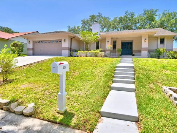 1923 Matthew Ct, Lakeland, FL 33813