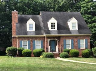 6020 Fairfield Oaks Ln, Pfafftown, NC 27040