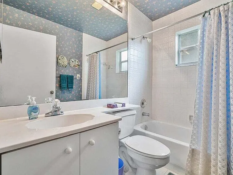 7922 Sandy Pointe Dr — Photo 38