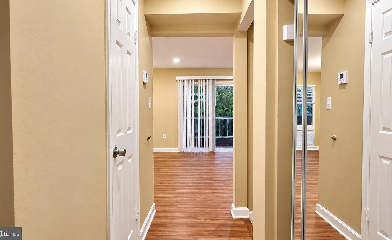 3 bed, 3.5 bath, 2049 sqft, $2,800 — Photo 2