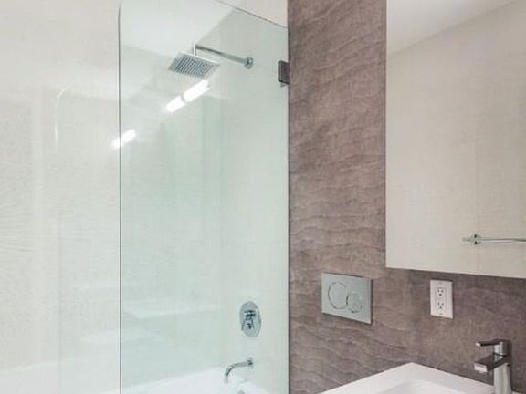 5th image of 189 Stanton St APT 3C