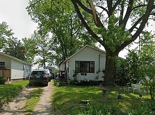 325 S 14th St, Le Claire, IA
