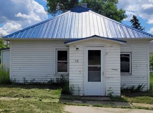 117 5th St NW, Kenmare, ND 58746